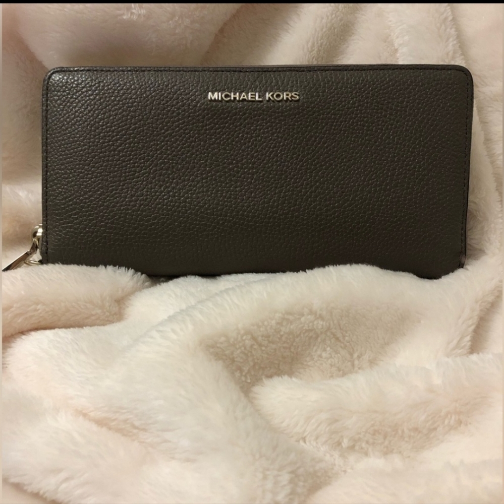 Michael Kors Large Travel Continental Wallet